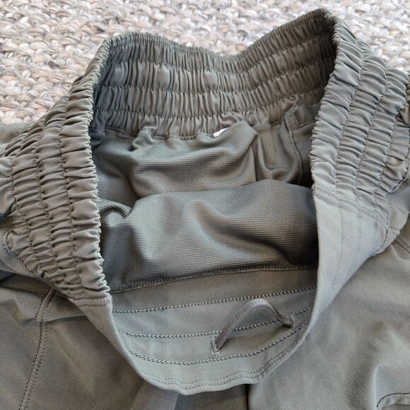 Lululemon Hotty Hot Short Womens Size 4 Seafoam Army Green 2 inch Inseam Running - Picture 4 of 8